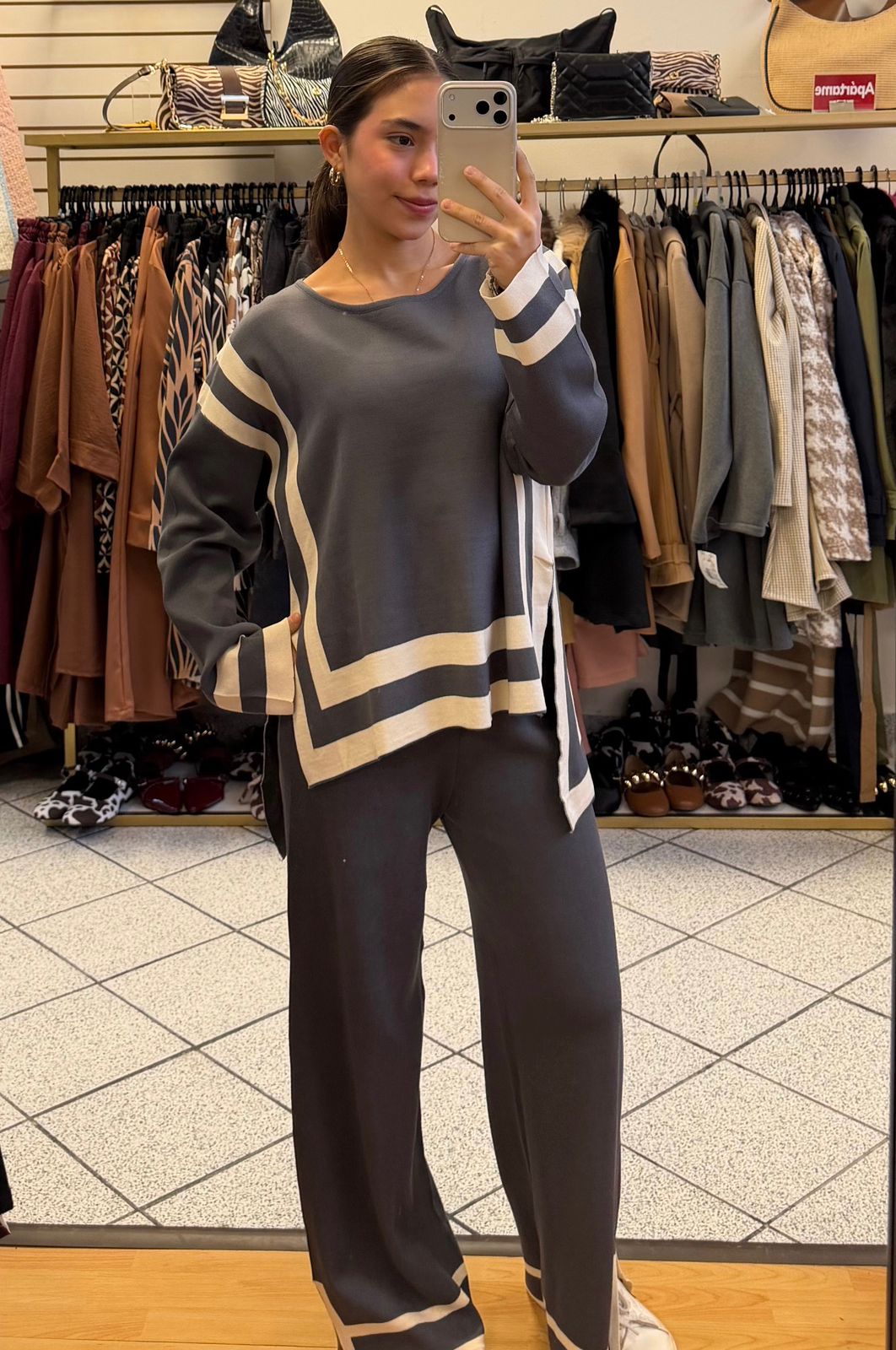 D35-1 Conjunto Suéter con Rayas Laterales e Inferiores