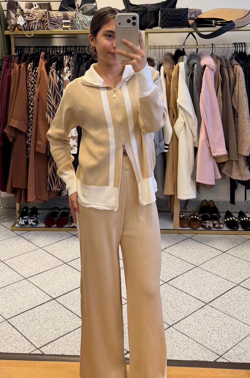 D35-3 Conjunto Tejido con Chamarra de Cuello Alto