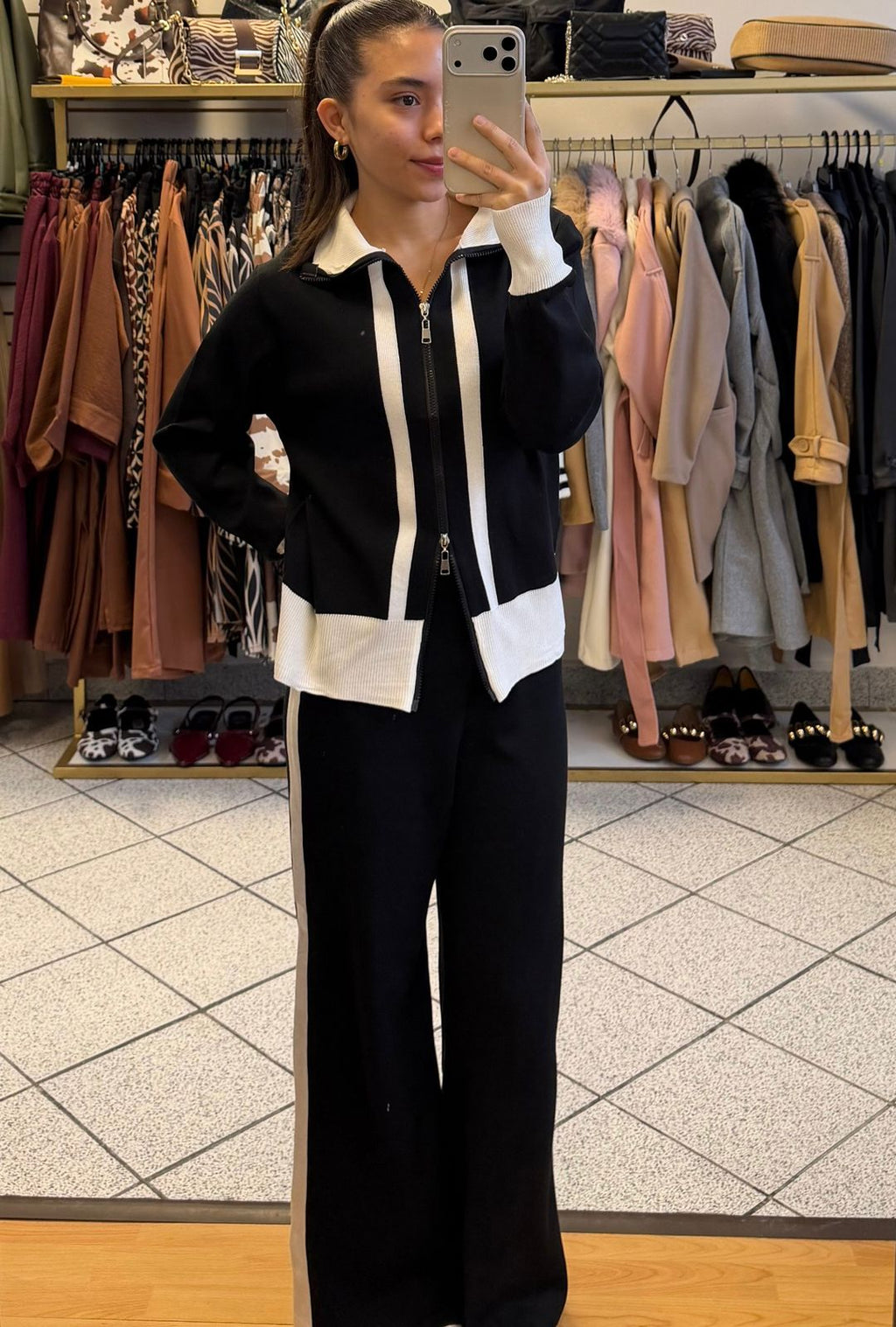 D35-3 Conjunto Tejido con Chamarra de Cuello Alto