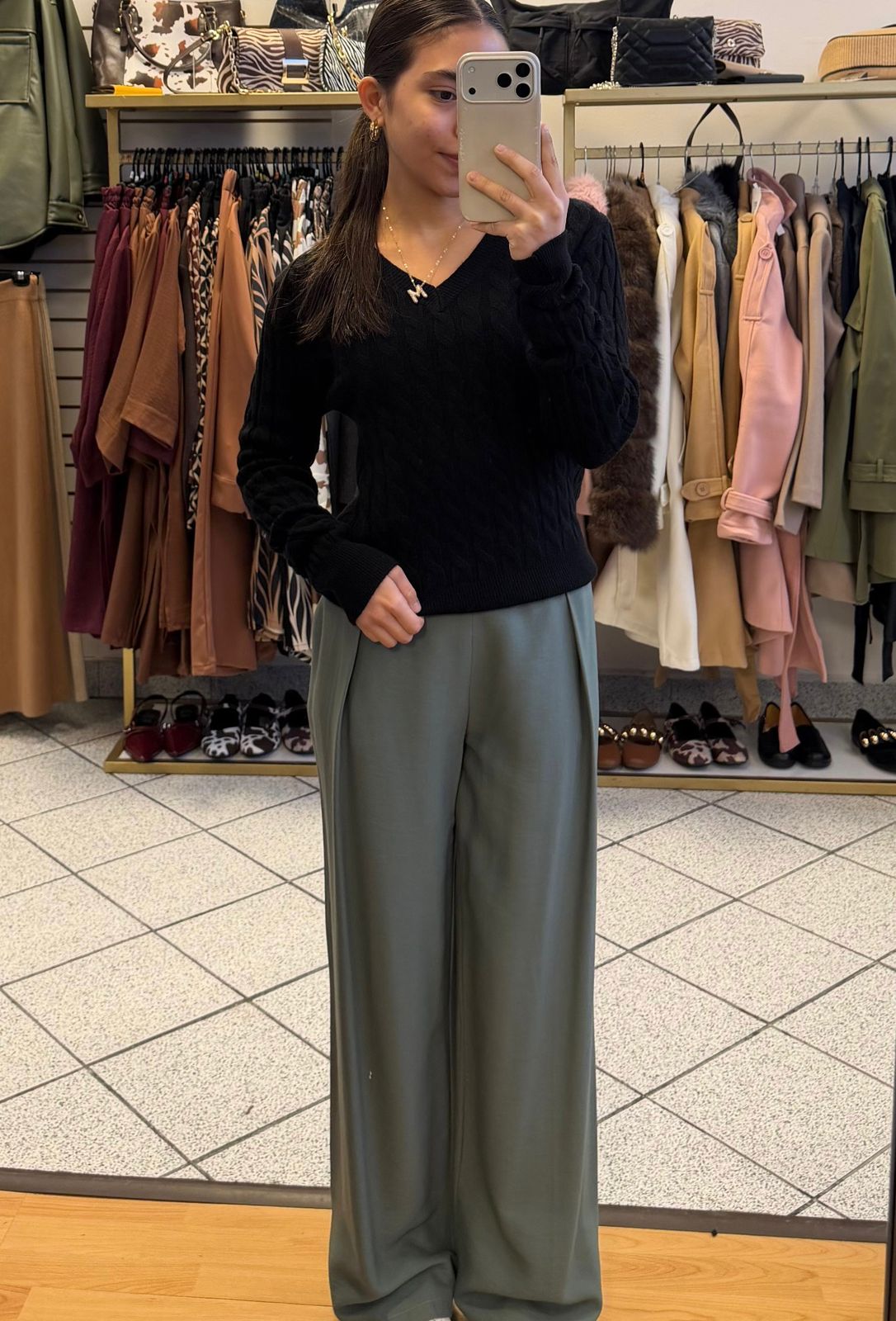 12615 Pantalón Con Elástico Liso Con Pinzas