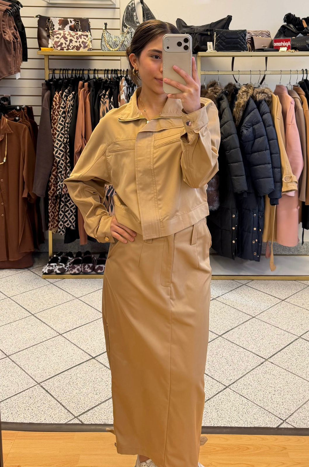 JQ-61145 Conjunto Falda y Chamarra con Bolsos Decorativos