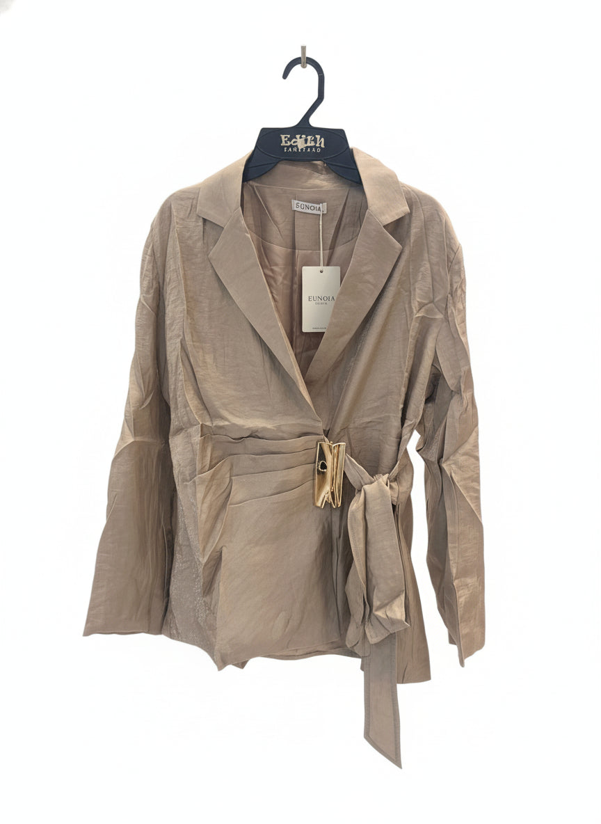 EU-HS712-12 Blusa Hebilla Plisada