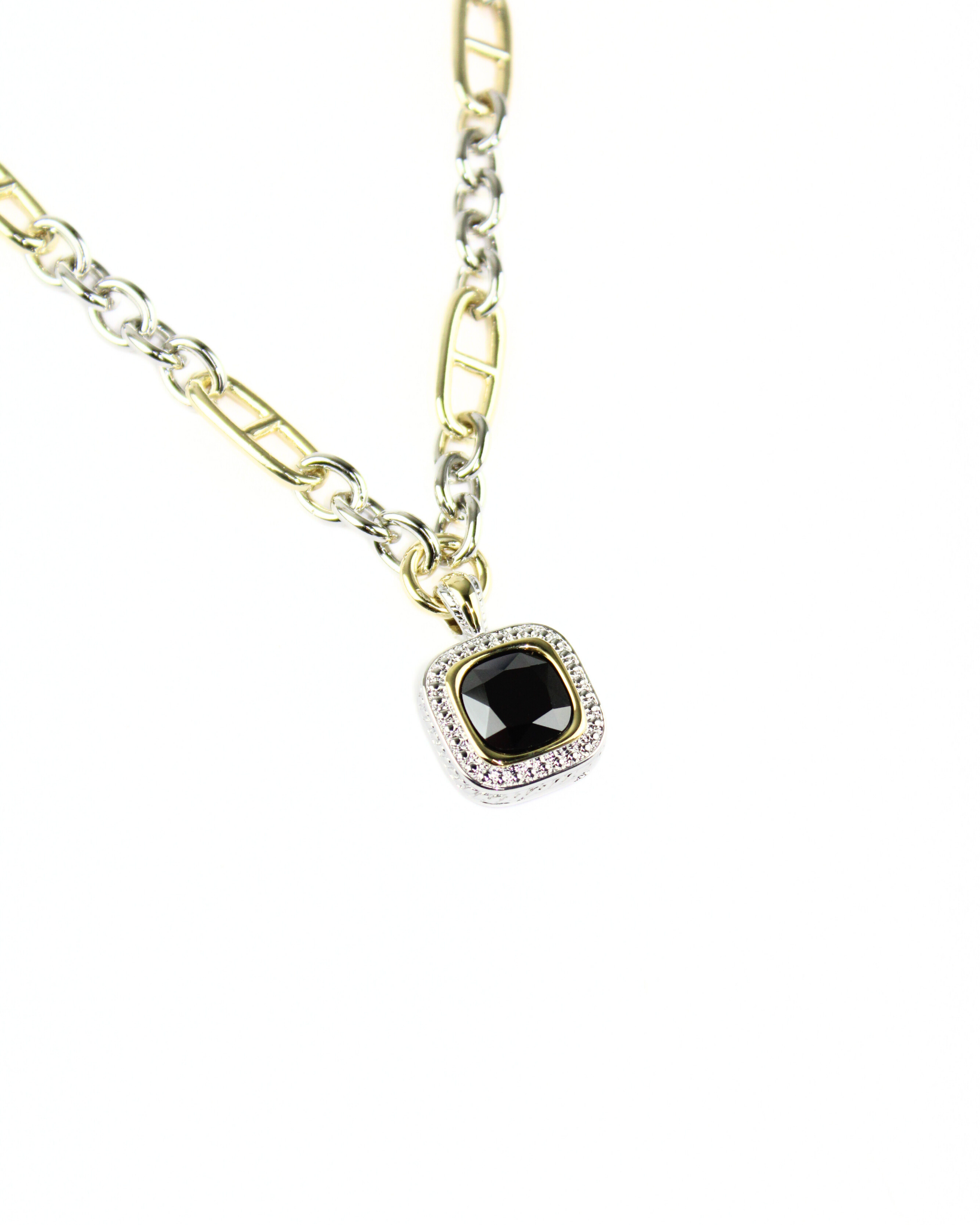 2603 Cadena con dije piedra cuadrada