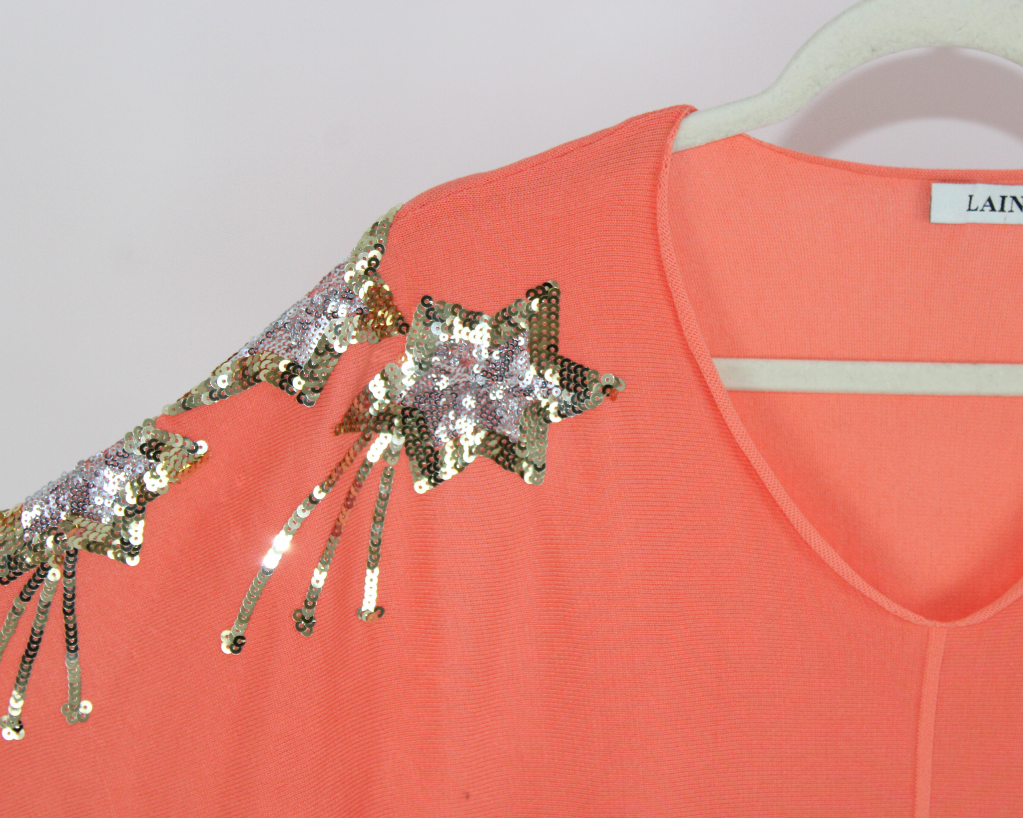 A040 Blusa Tejida Con Bolsas y Estrellas Brillosas en Hombros