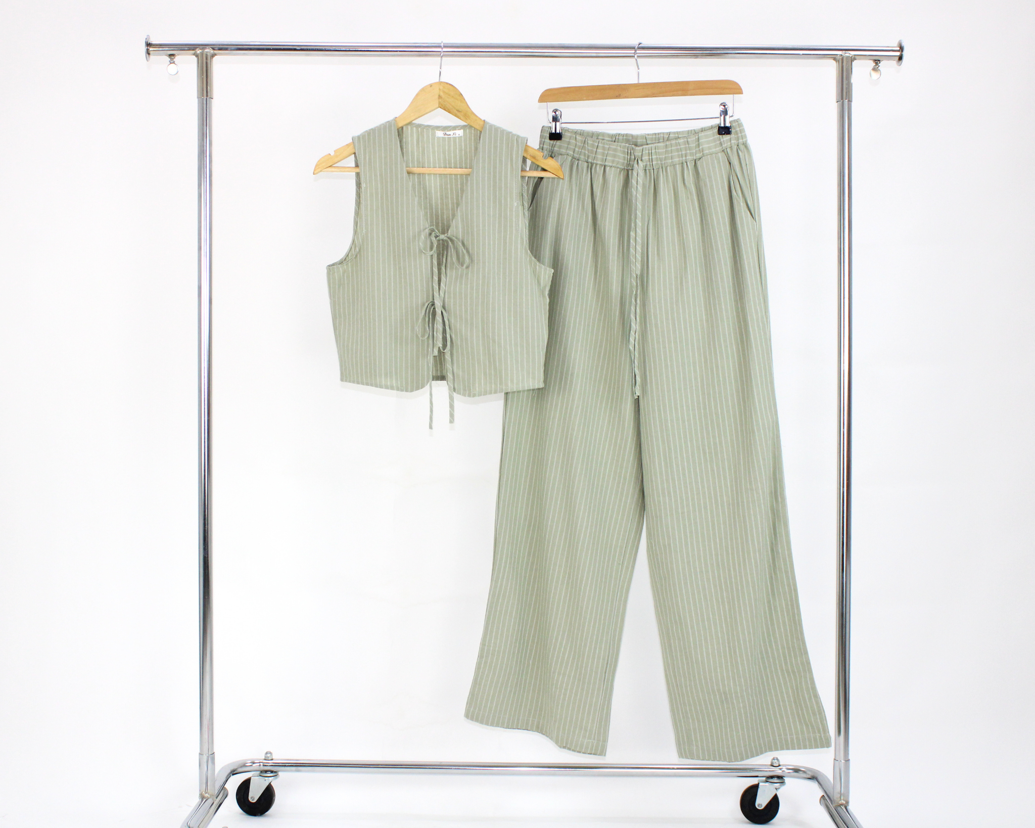 LDD1098 Conjunto De Rallas Pantalón Y Chaleco Con Listones