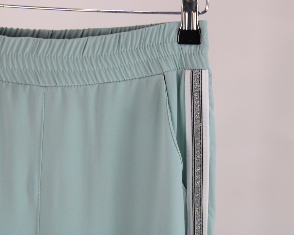 P553 Pantalon Elastico Con Cintillo Rayado Lateral