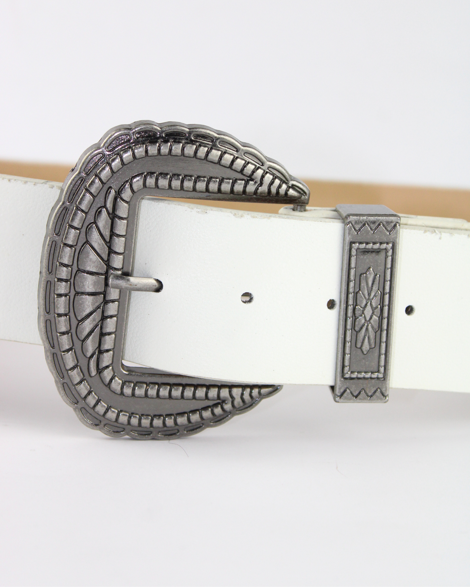 1406 Cinturón hebilla cuadrada grabada