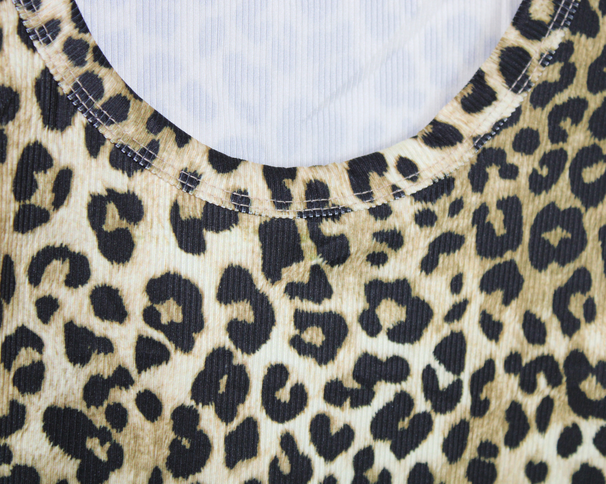 90720 Blusa básica sin manga estampado leopardo
