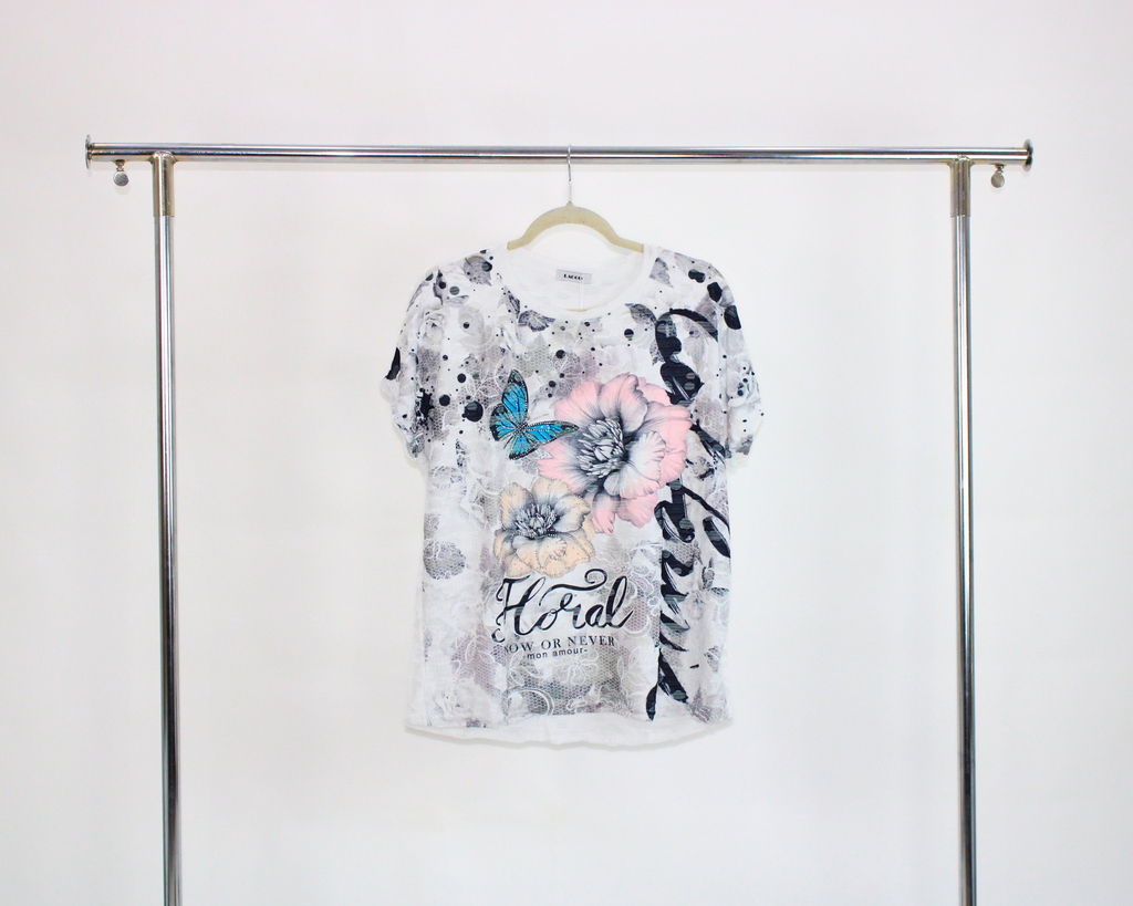 YA011 Blusa efecto roto mariposa y flores