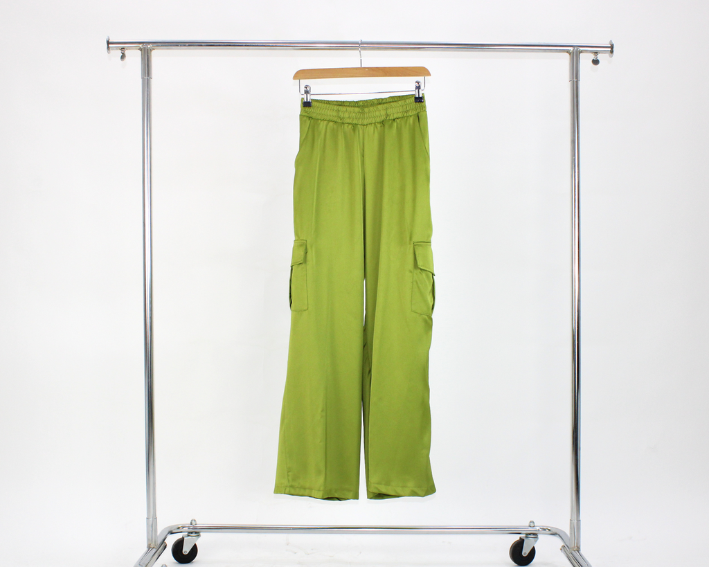 P824 Pantalon Satin Cargo
