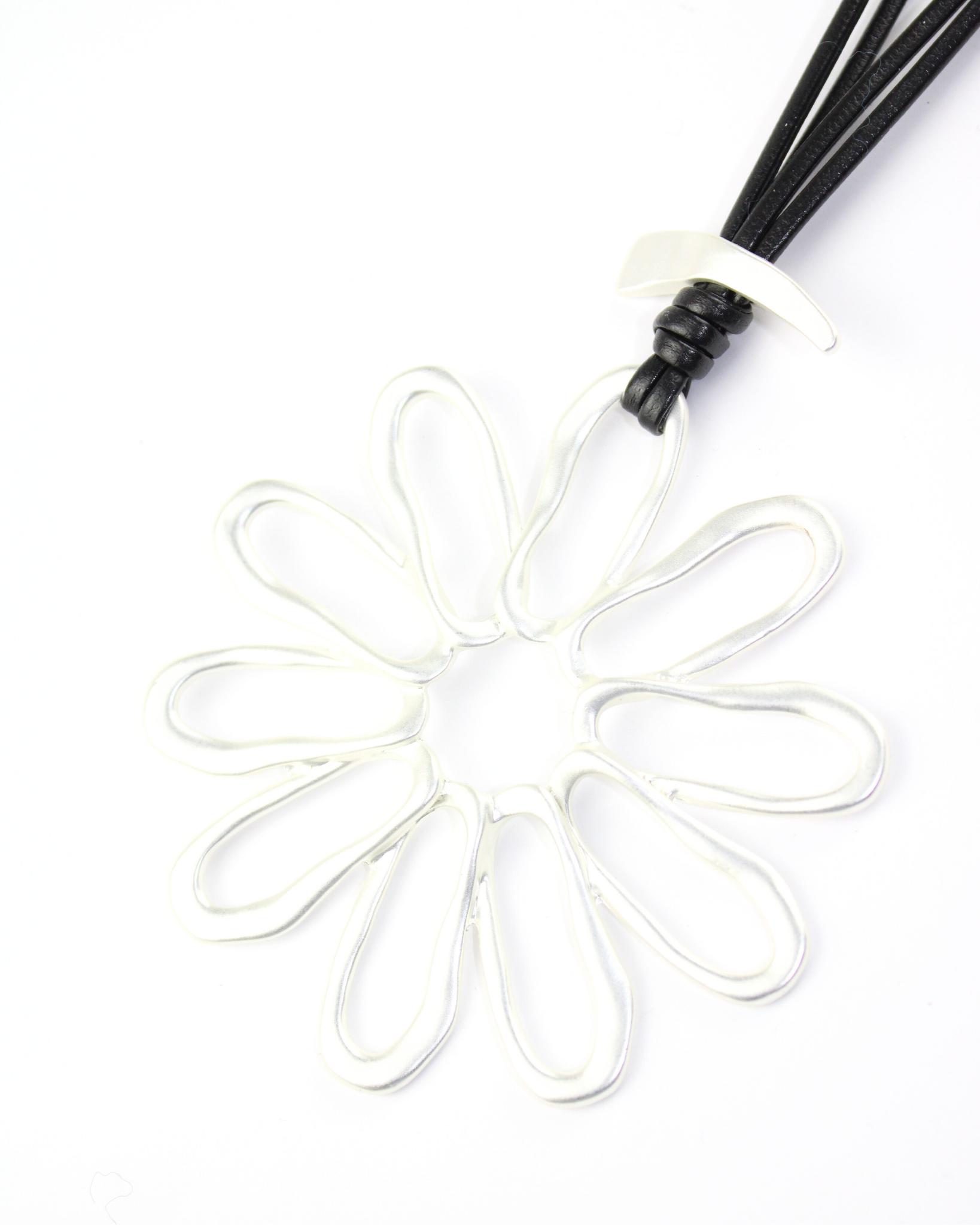 25026 Collar cordón negro mega flor