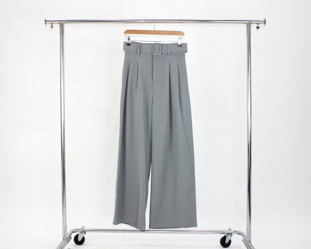 P578 Pantalon Rayado con Pinzas y Cinto