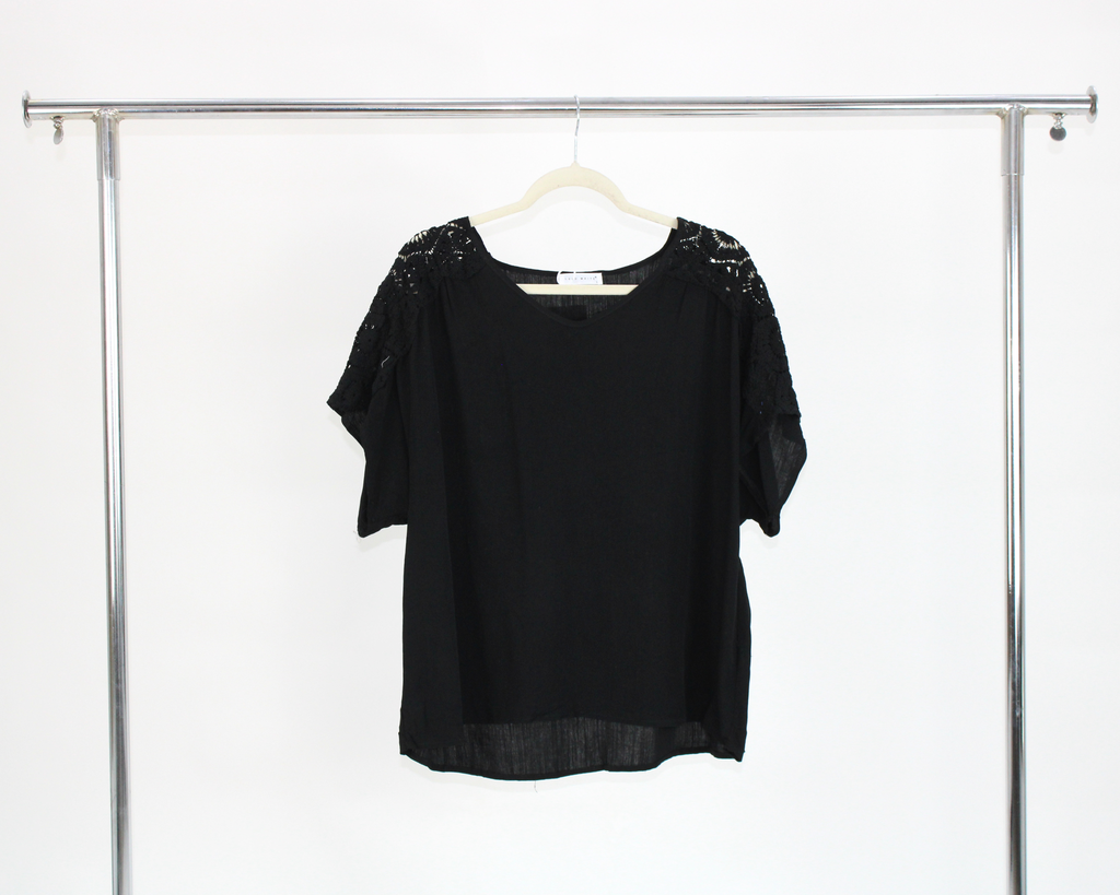 72086 Blusa tipo manta hombro bordado