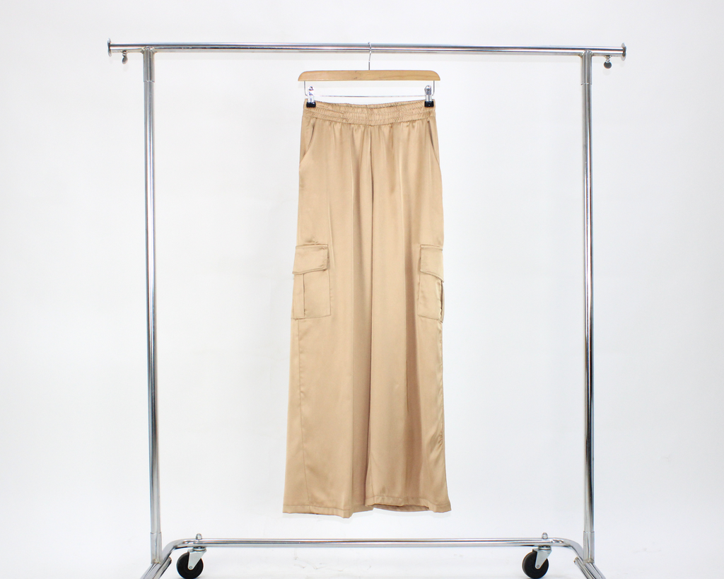 P824 Pantalon Satin Cargo