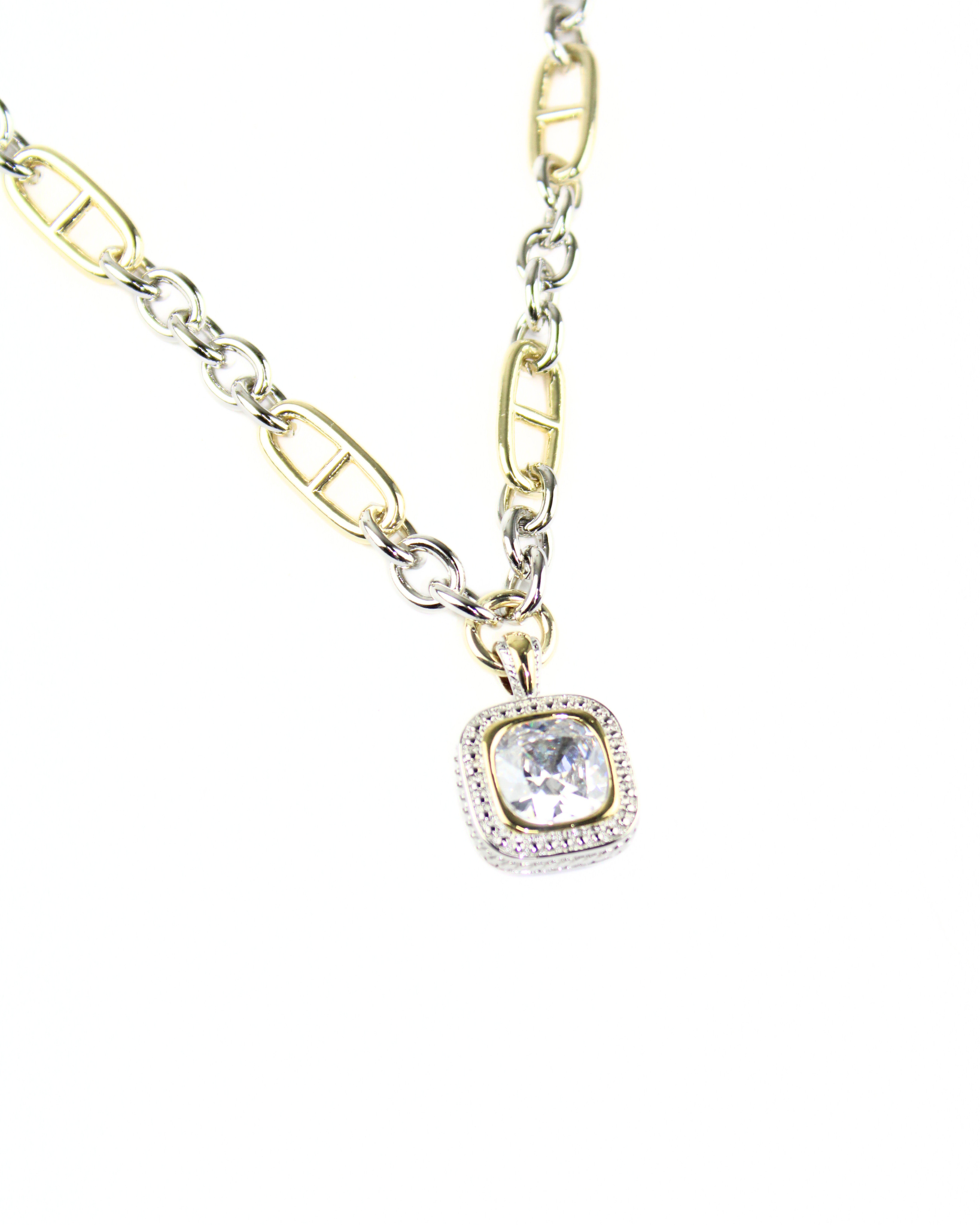 2603 Cadena con dije piedra cuadrada