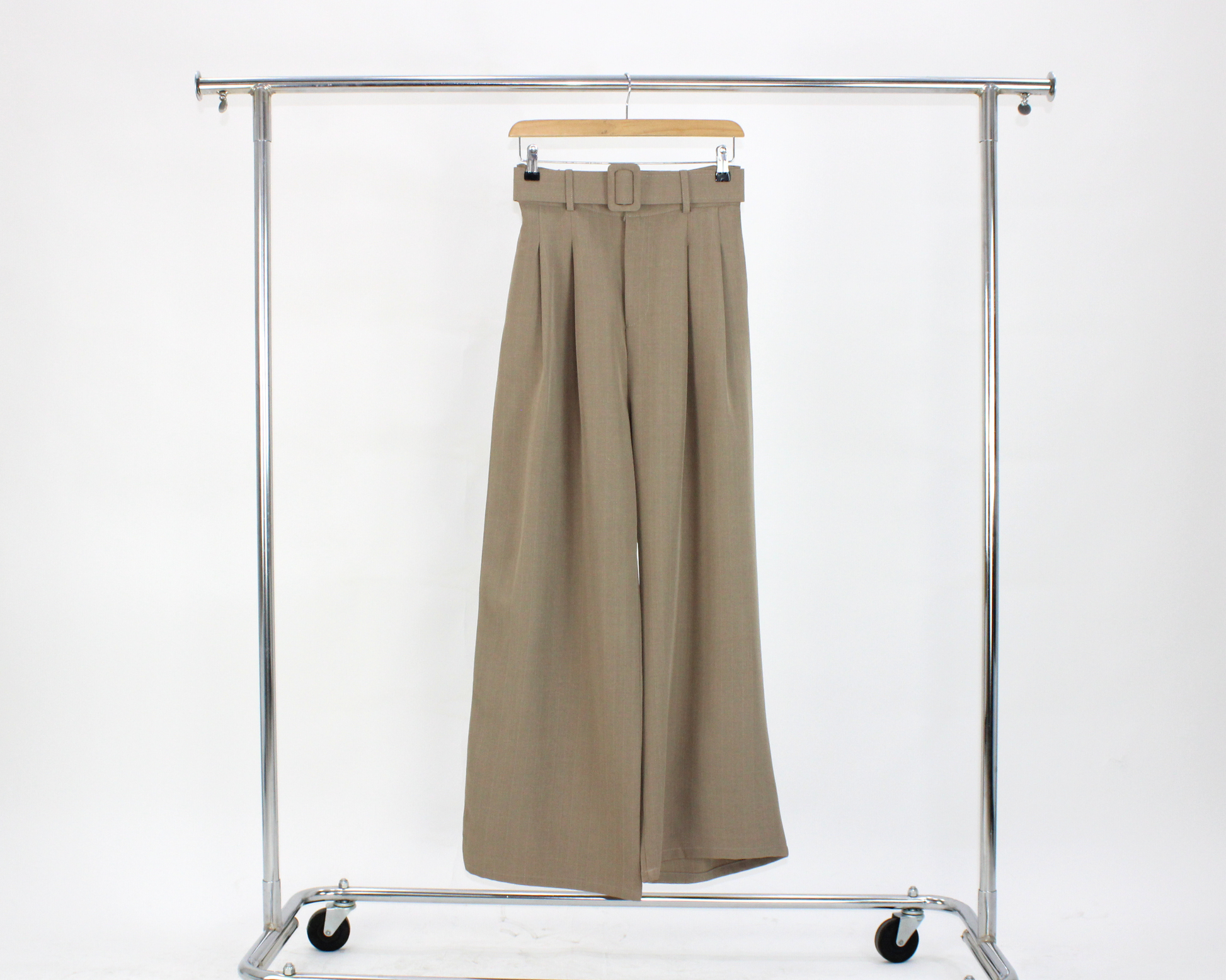P578 Pantalon Rayado con Pinzas y Cinto