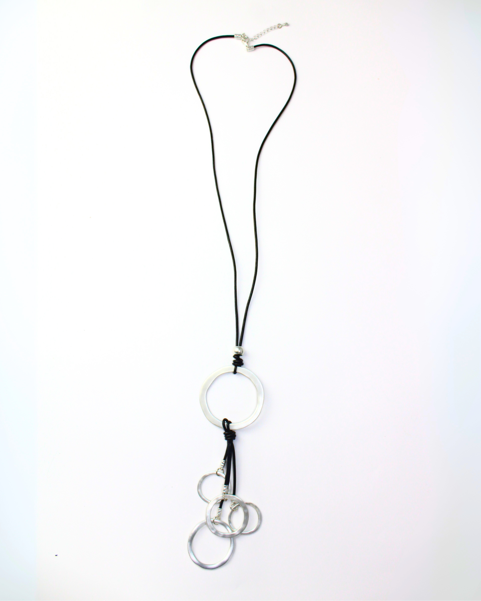 25035 Collar cuerda con círculos huecos