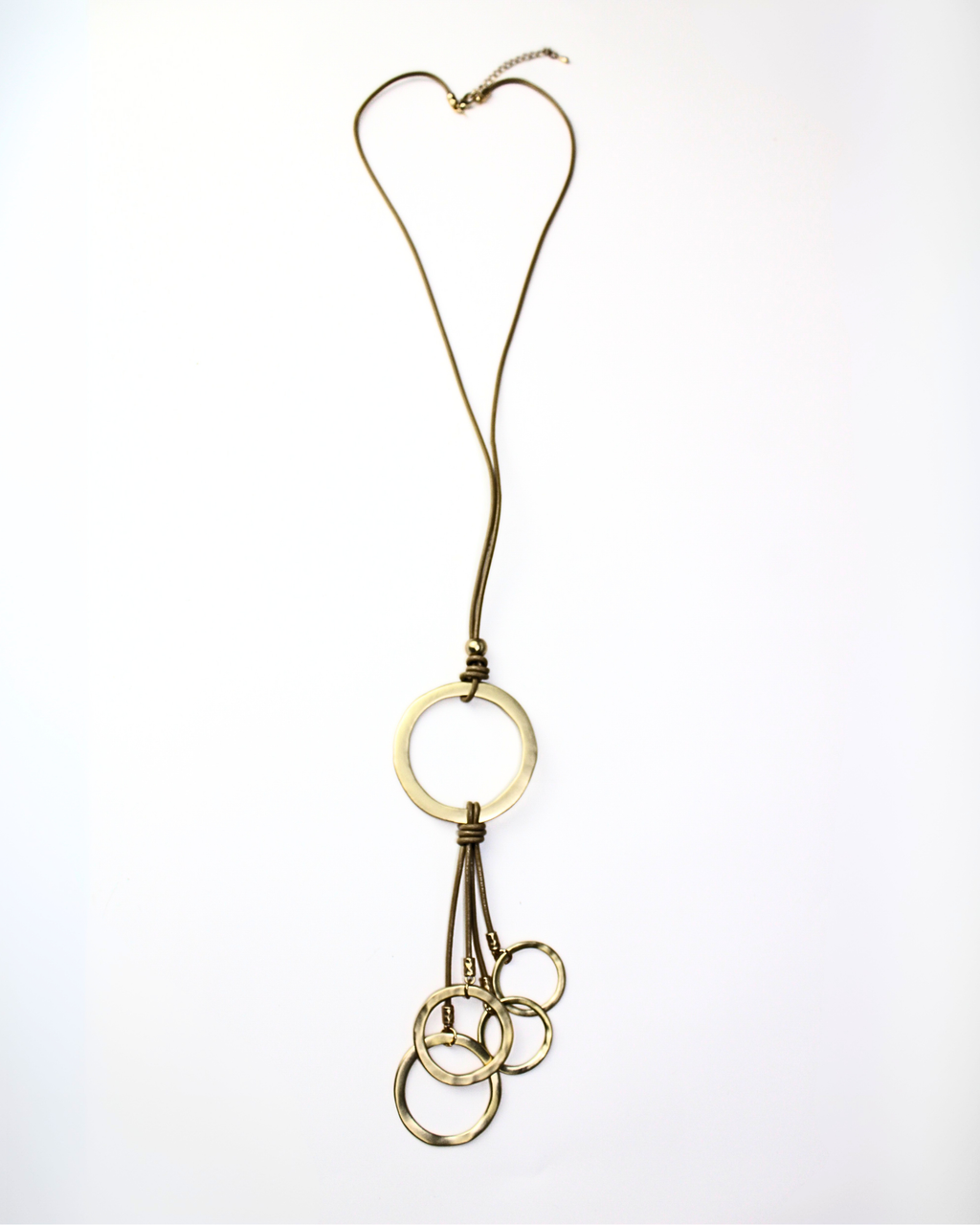 25035 Collar cuerda con círculos huecos