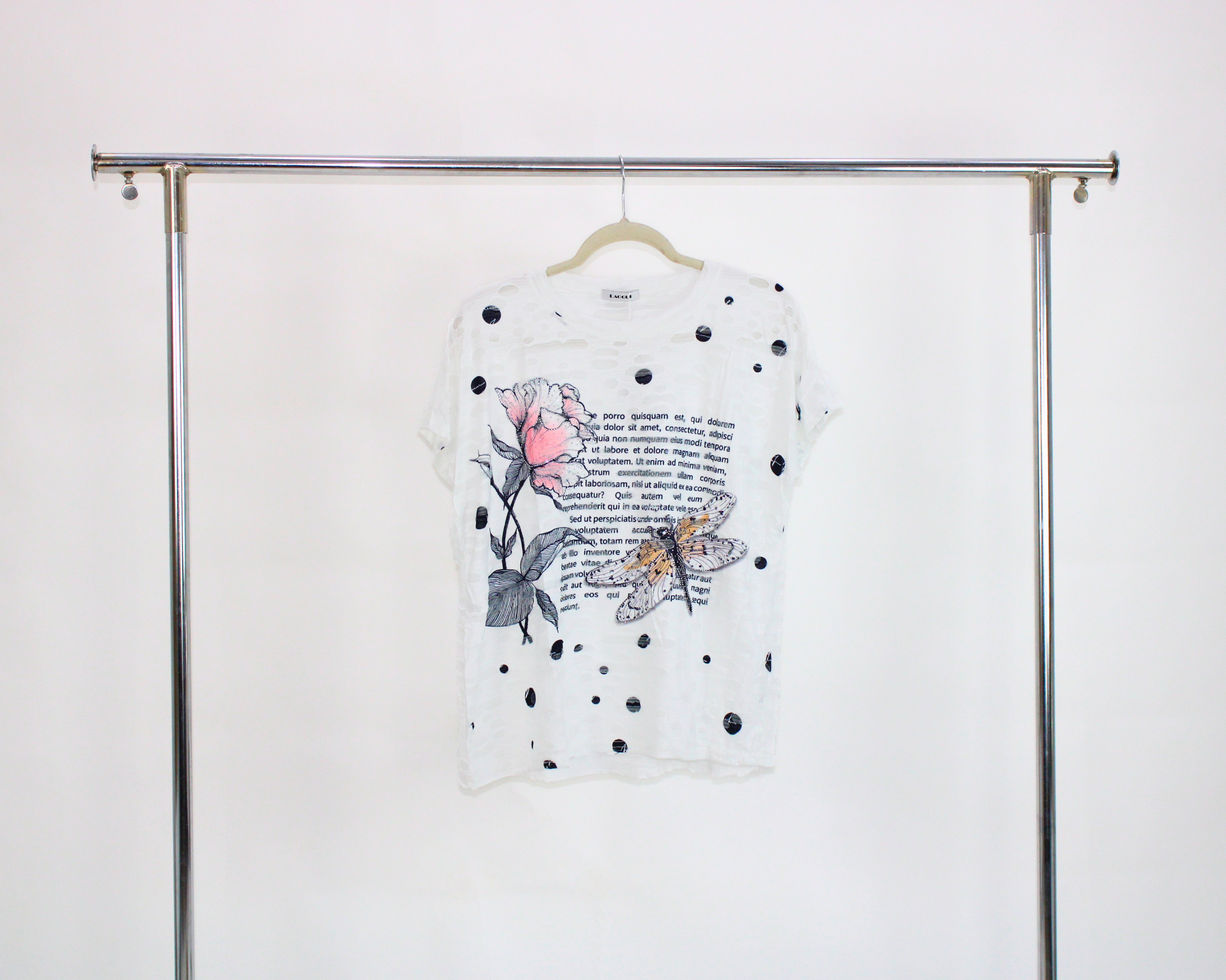 YA005 Blusa efecto roto piedra y frase