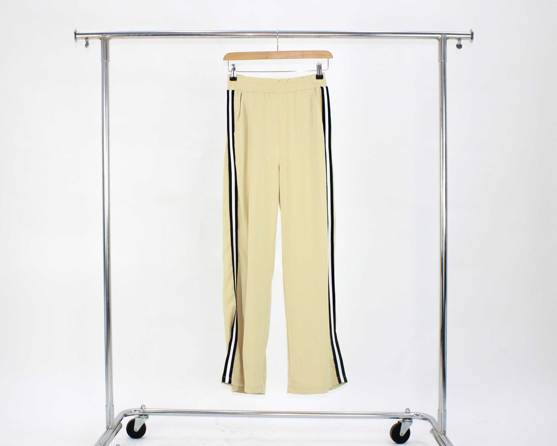 P553 Pantalon Elastico Con Cintillo Rayado Lateral