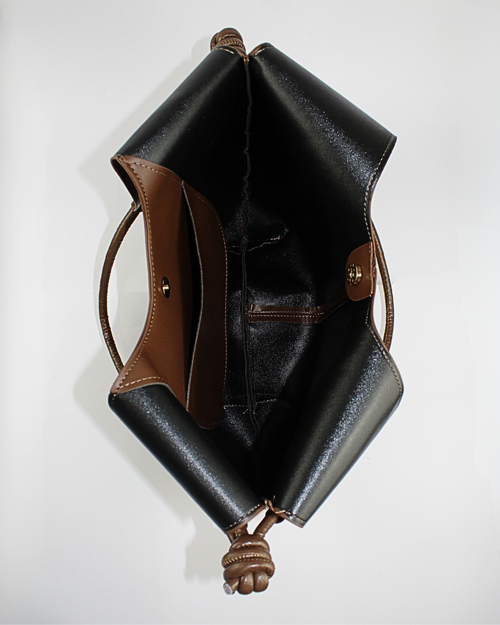 Z27 Bolso U con nudos decorativos