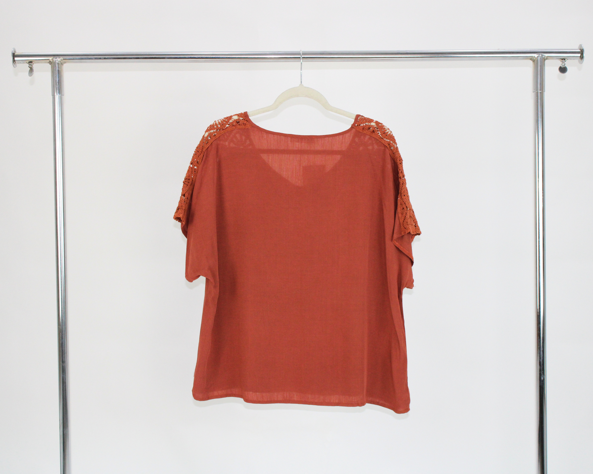 72086 Blusa tipo manta hombro bordado