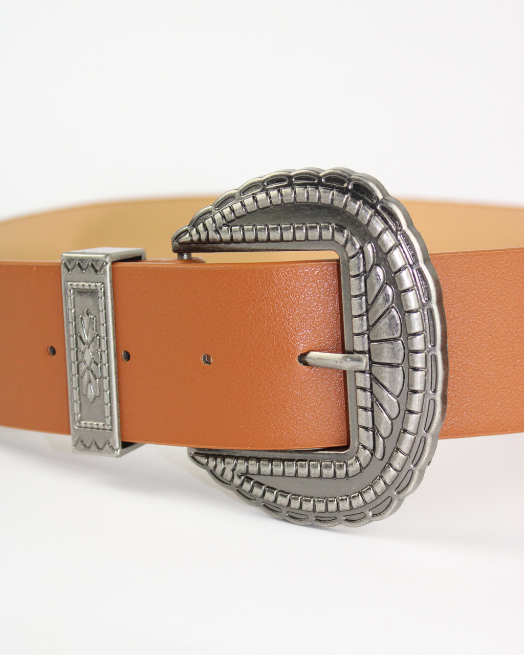 1406 Cinturón hebilla cuadrada grabada