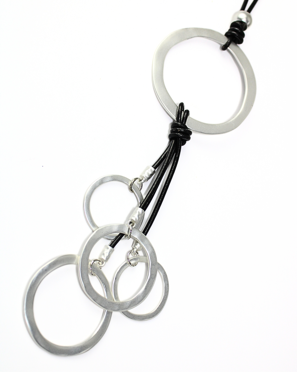 25035 Collar cuerda con círculos huecos
