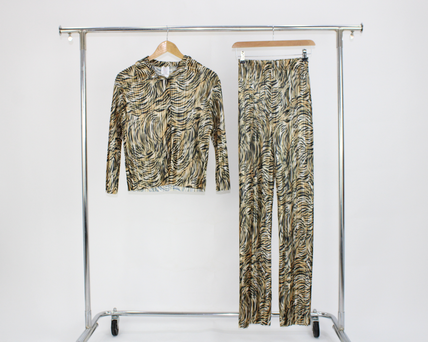 M2468 Conjunto Pantalon Y Blusa Camiseta Manga Larga CV Animal Print