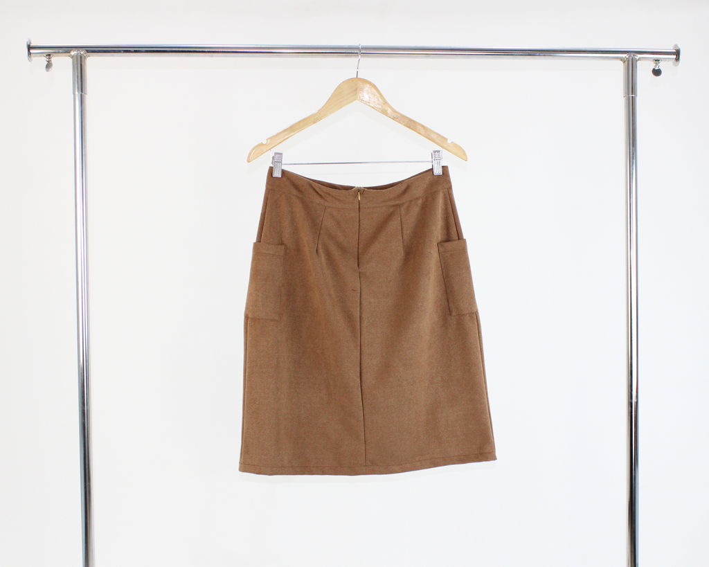 FG12410 Falda Gamuza Botones Bolsa Costado