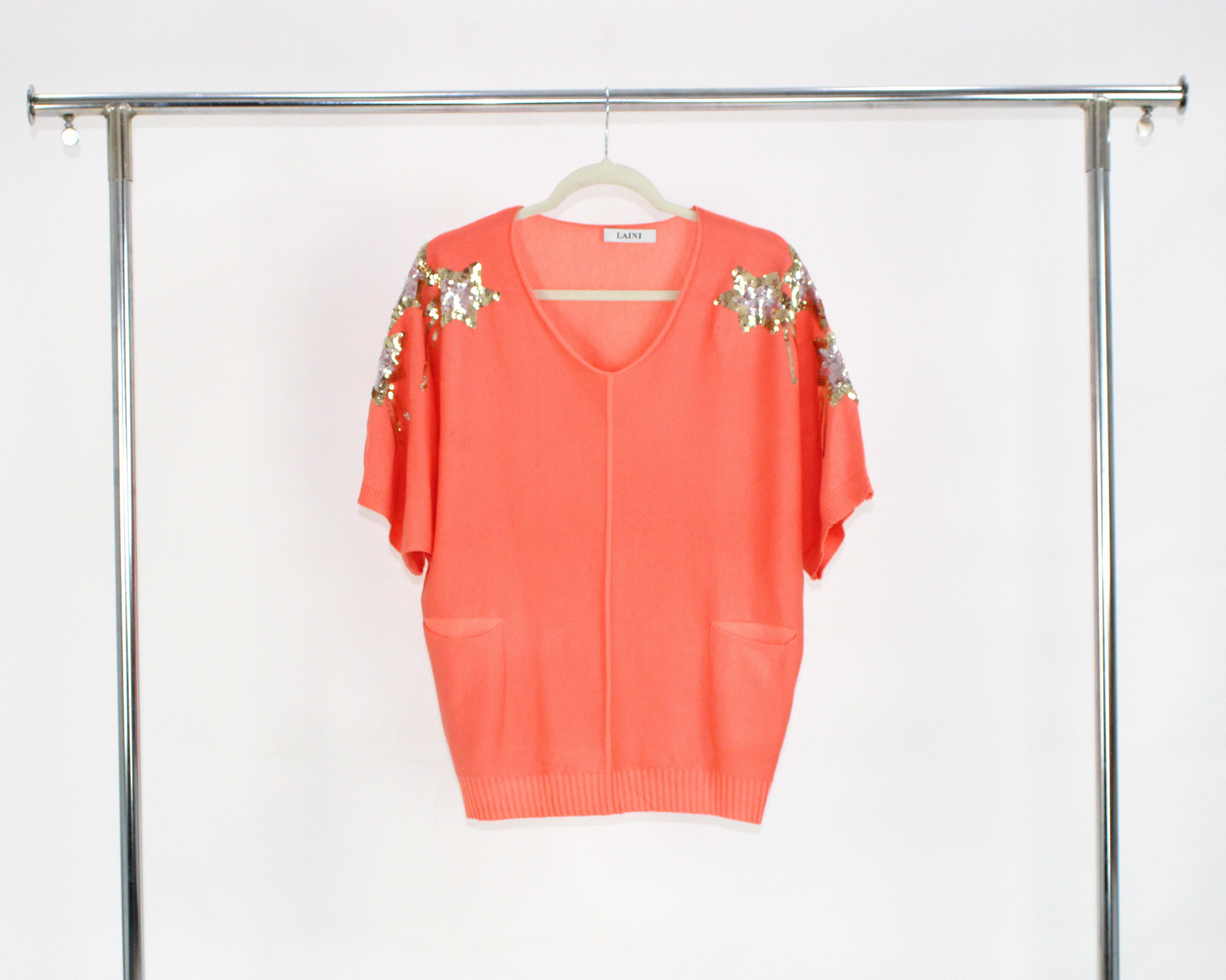 A040 Blusa Tejida Con Bolsas y Estrellas Brillosas en Hombros