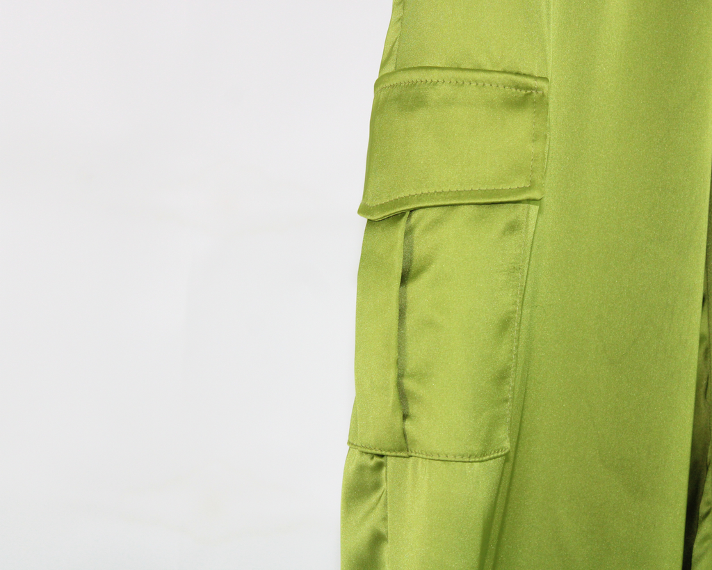 P824 Pantalon Satin Cargo