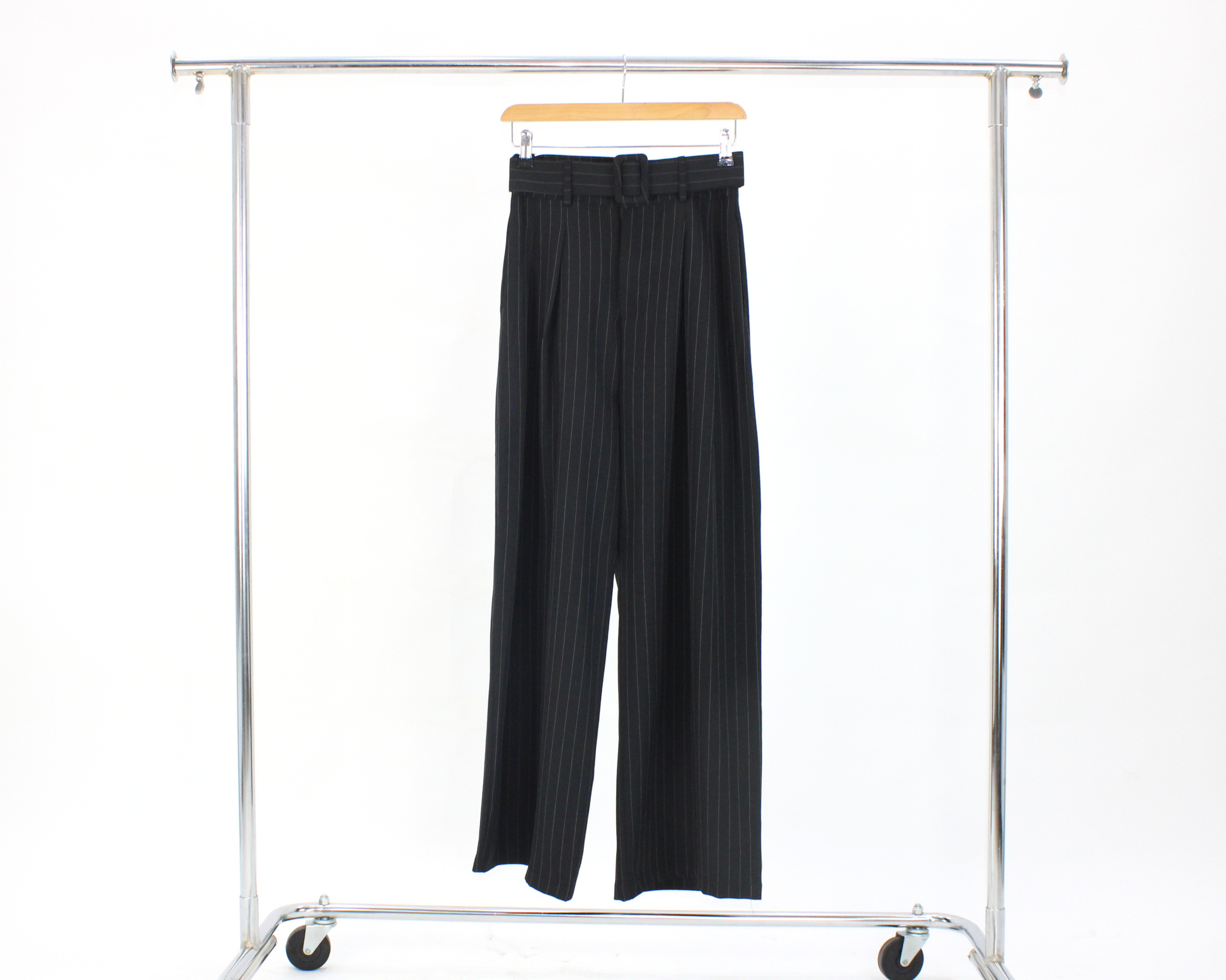 P578 Pantalon Rayado con Pinzas y Cinto