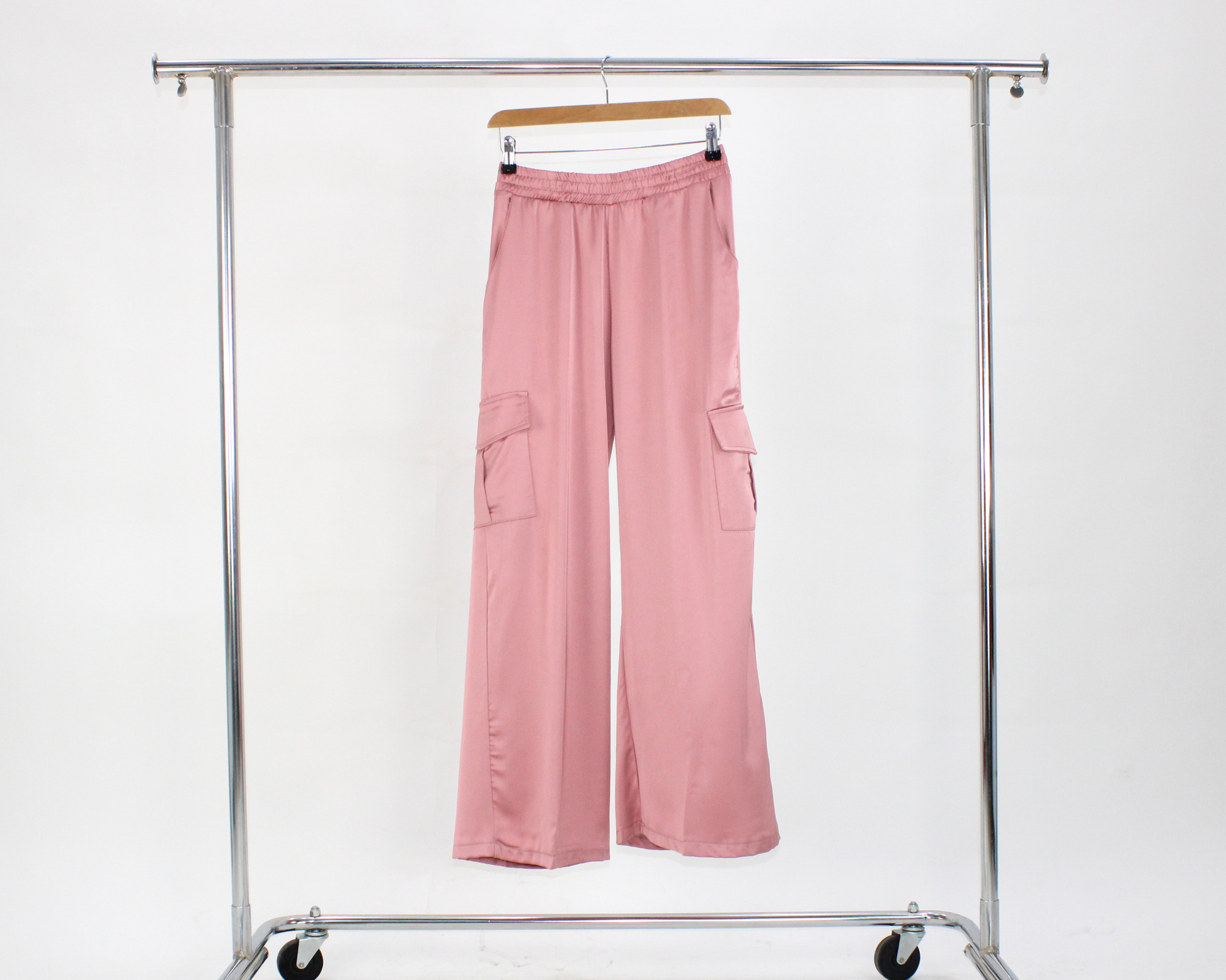 P824 Pantalon Satin Cargo