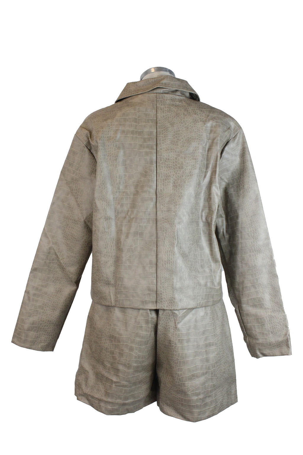 C272 Conjunto Piel Tipo Cocodrilo Short con Chamarra