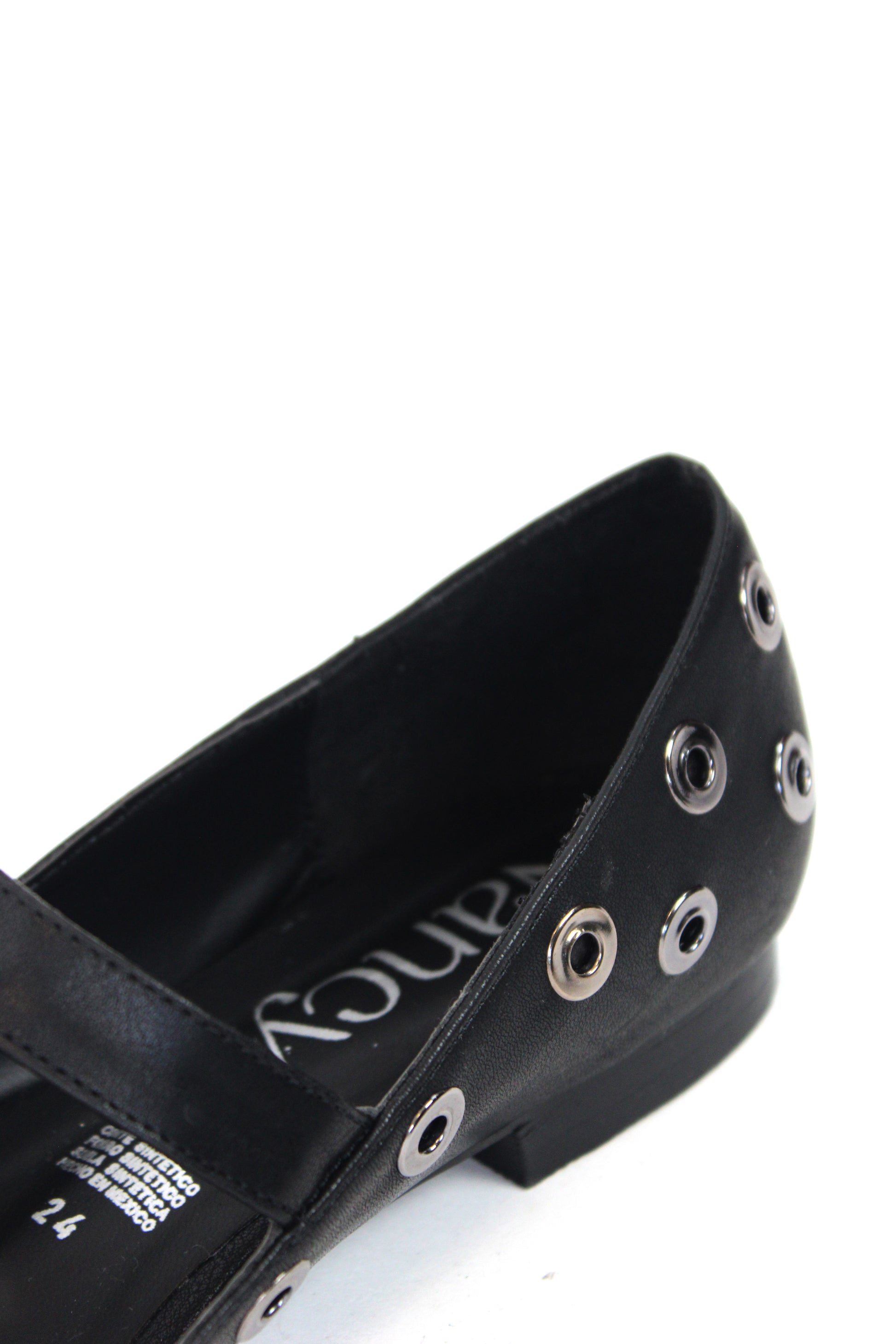 10700 Zapato Ofelia Punta en Pico con Estoperoles