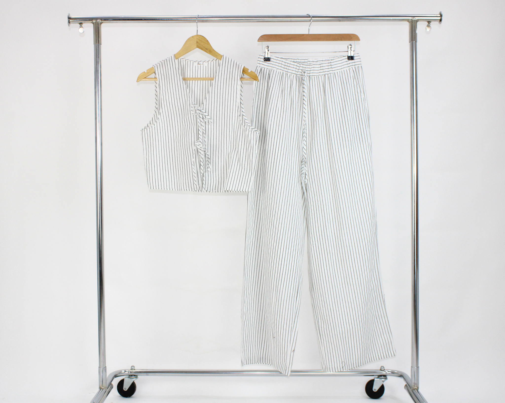 LDD1098 Conjunto De Rallas Pantalón Y Chaleco Con Listones