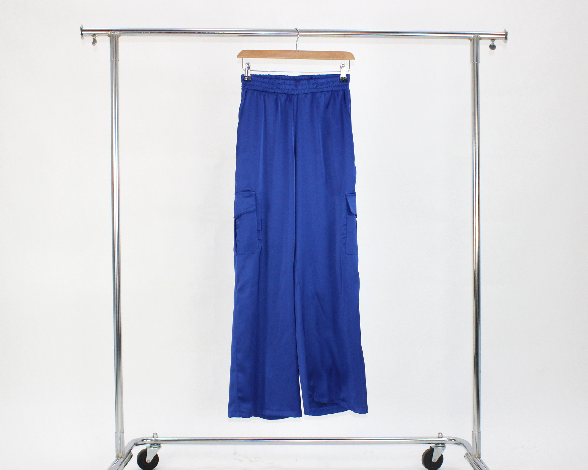 P824 Pantalon Satin Cargo