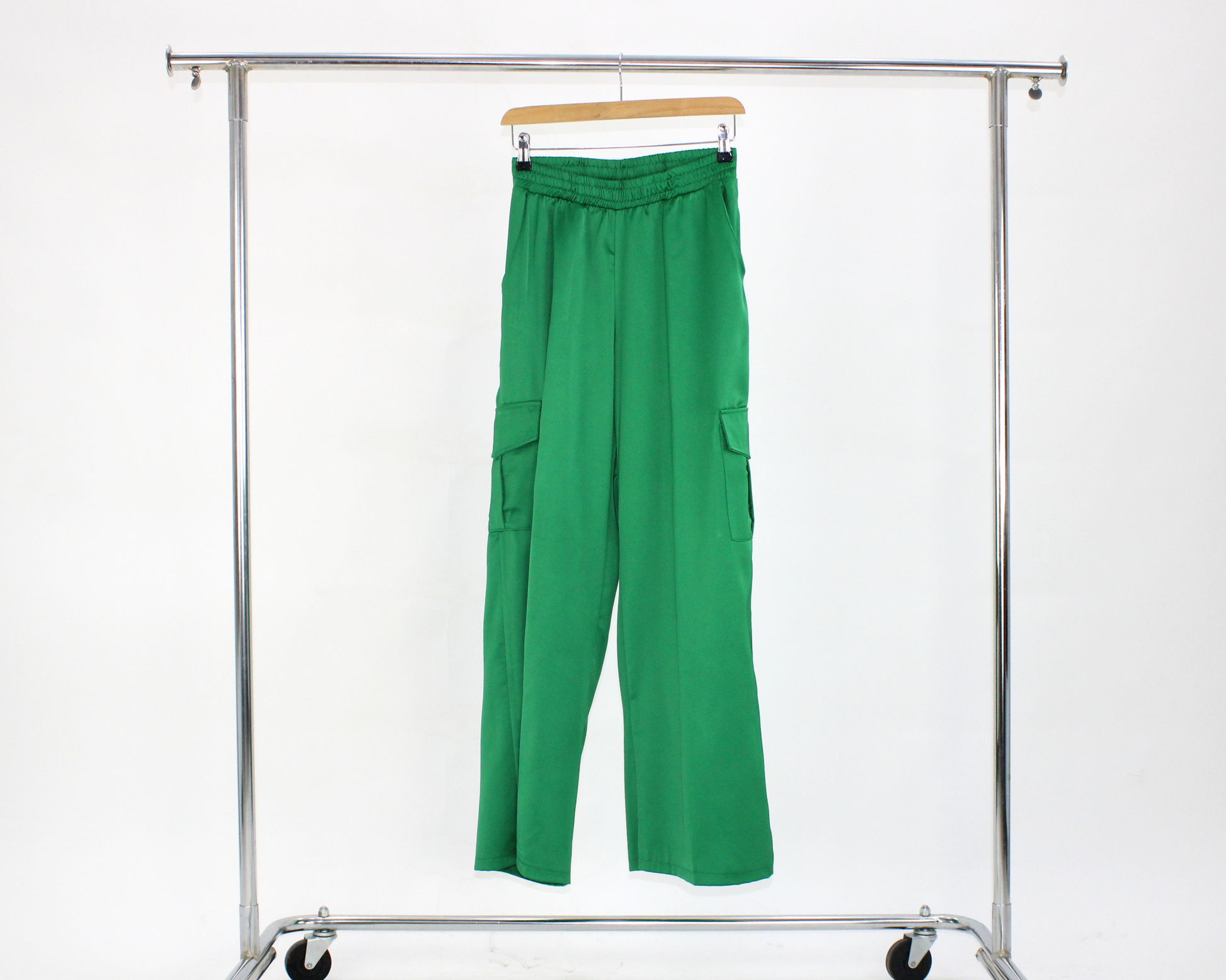 P824 Pantalon Satin Cargo