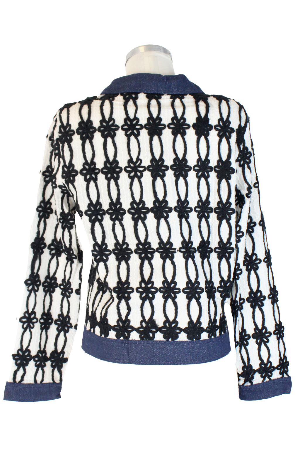 MK-0595 Camisa con Bordado de Flores y Detalles de Mezclilla