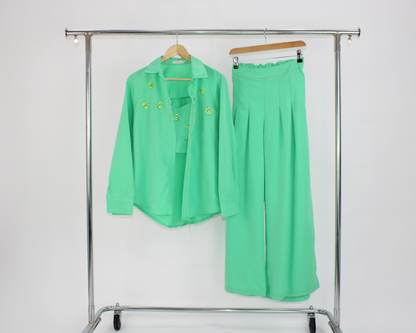 JC5587 Conjunto Top, Pantalon Y Camisa Con Piedras