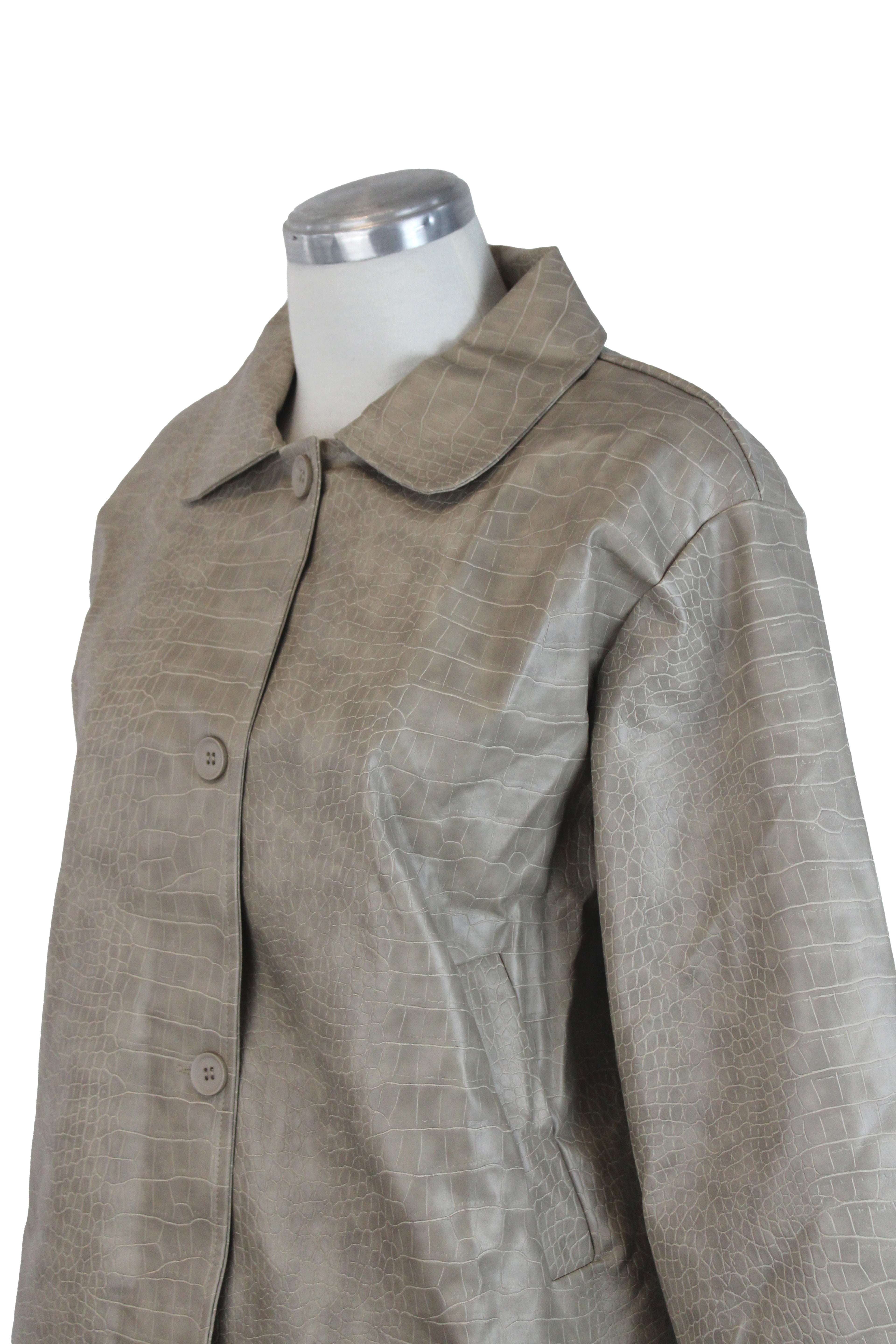 C272 Conjunto Piel Tipo Cocodrilo Short con Chamarra