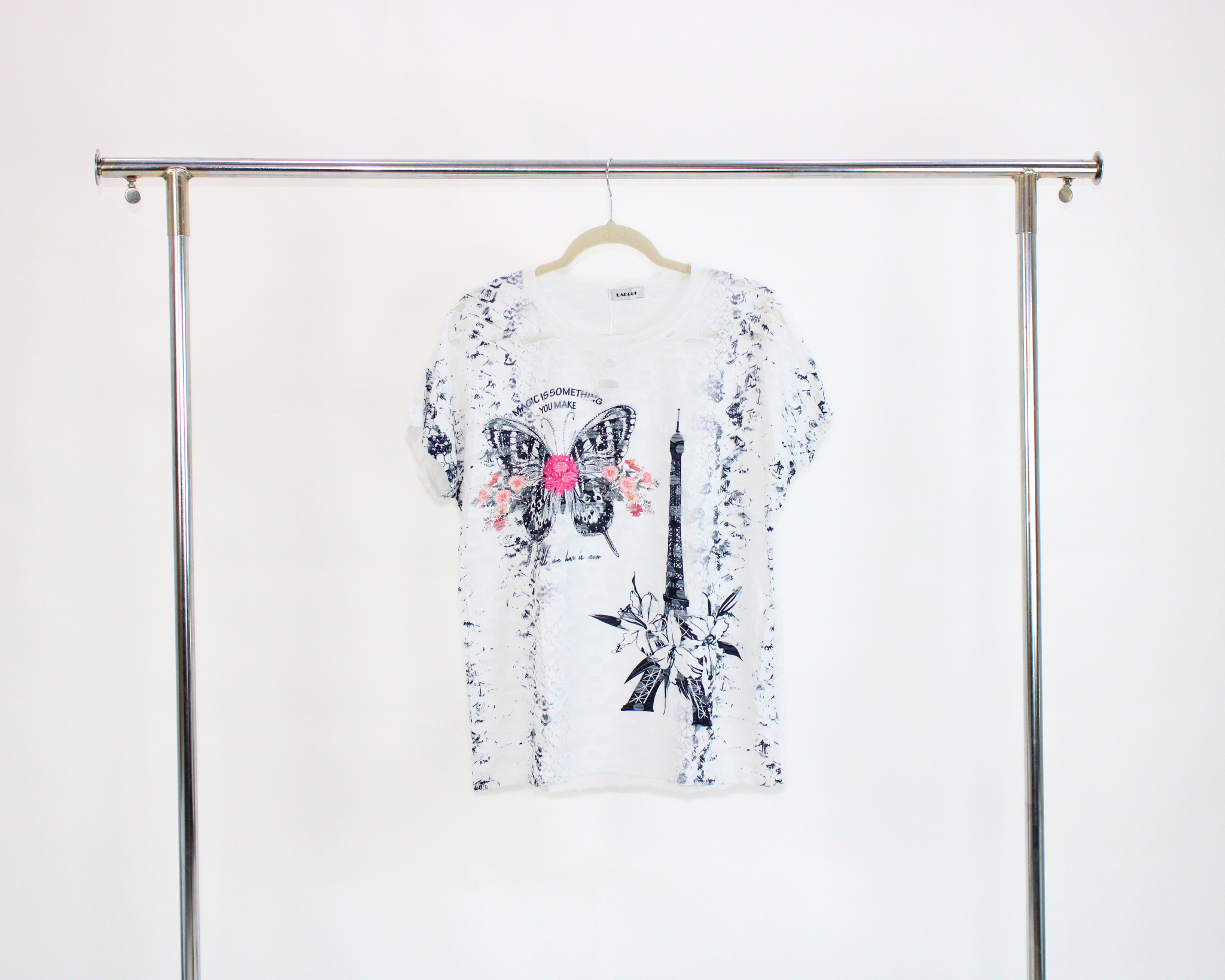 YA001 Blusa efecto roto torre, mariposa y piedras