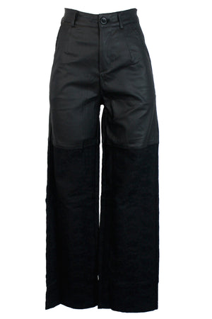 PS25890 Pantalón Mitad Vinipiel Mitad Flor Bordado