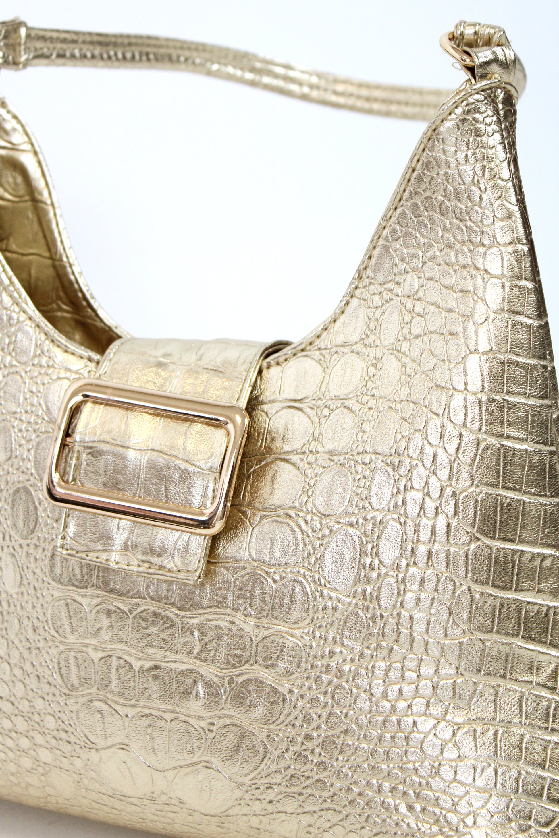 015 Bolsa Rigida Croc Dorada con Hebilla